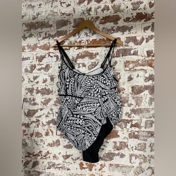 Swimsuit - Picture 2 of 5